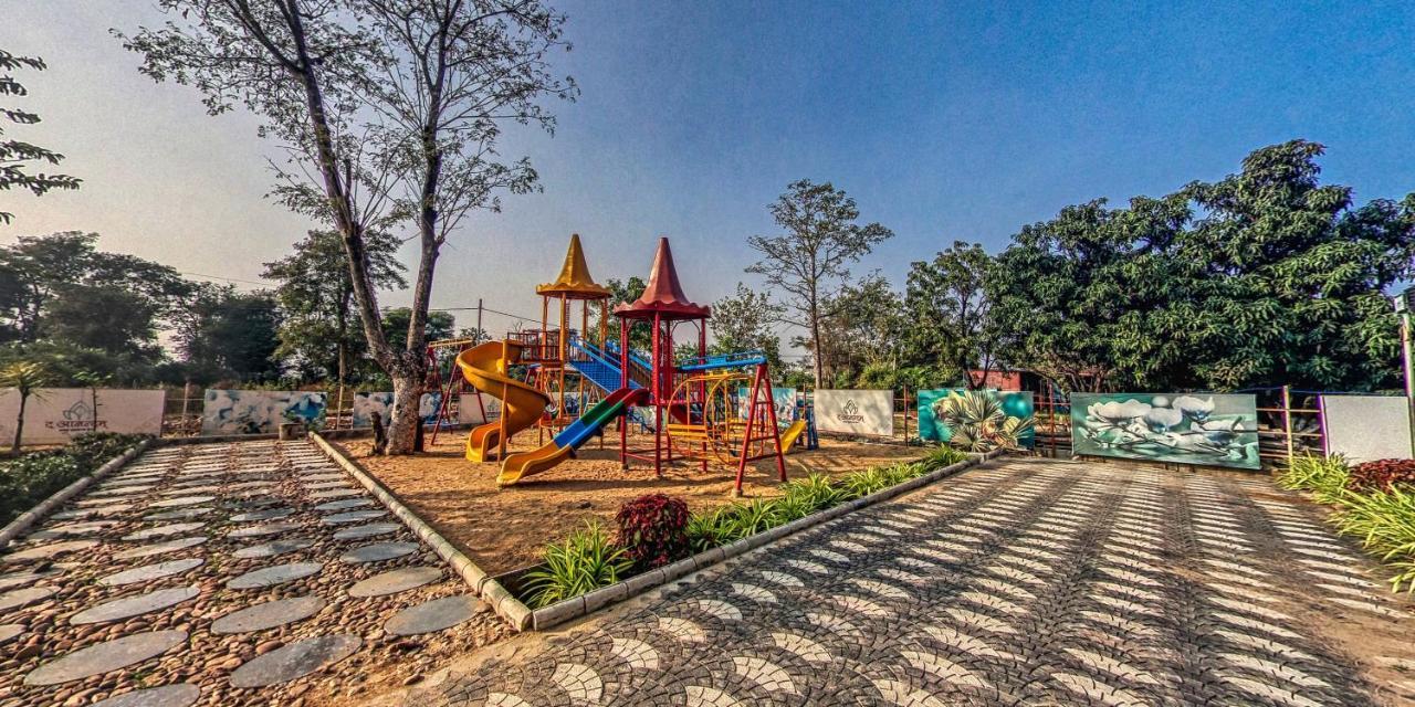 The Aanandam Hotel Resort Itarsi Bagian luar foto