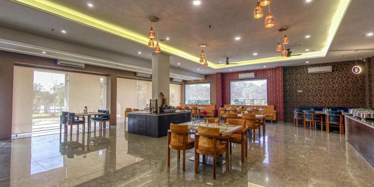 The Aanandam Hotel Resort Itarsi Bagian luar foto