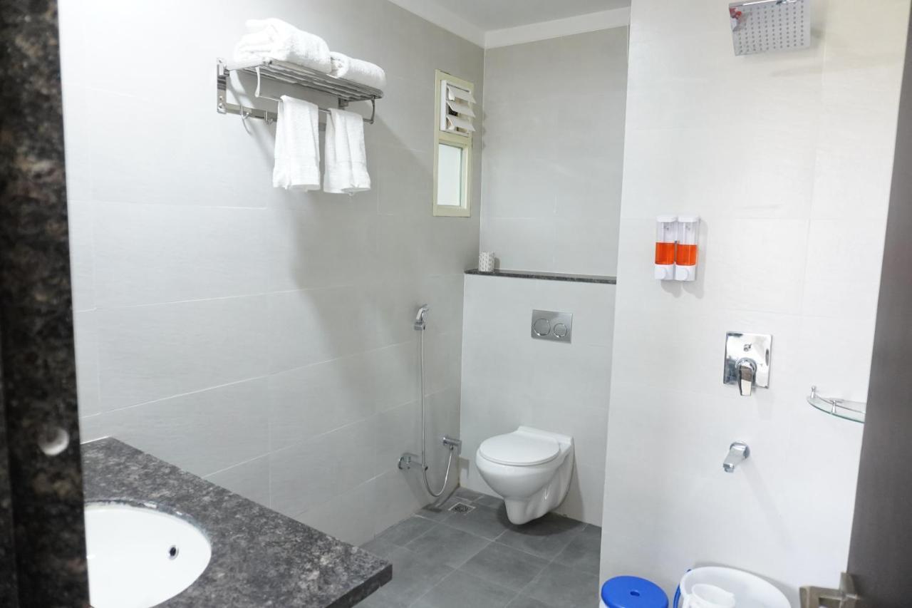 The Aanandam Hotel Resort Itarsi Bagian luar foto